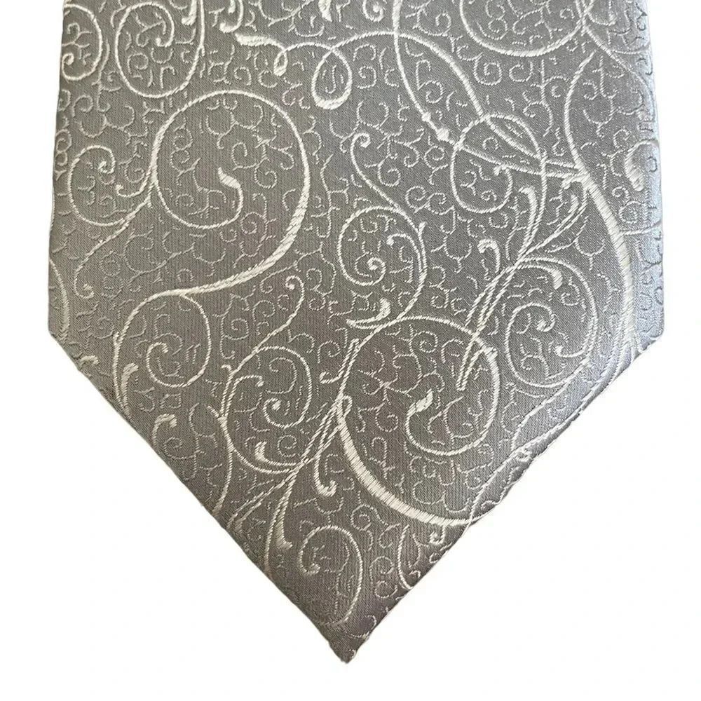 Sean John Light Grey Scroll Pattern 100% Silk Handmade Neck Tie Size Regular